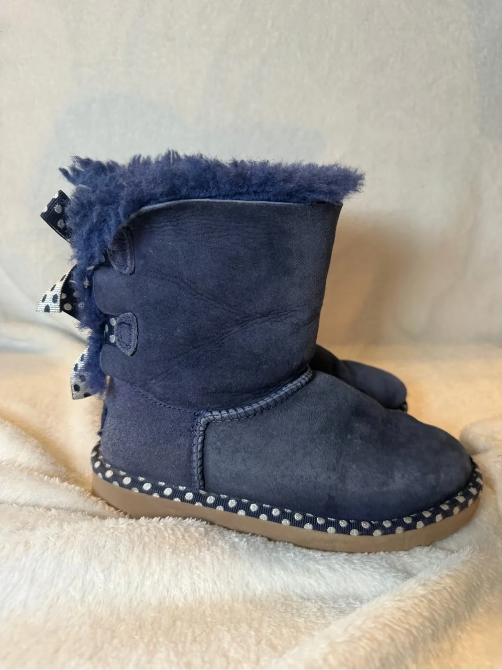 UGG Australia Bailey Bow Short Boots – Kids Size 1